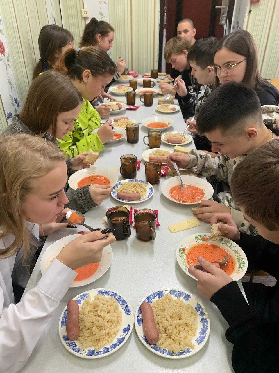 Коротко о столовой: Изображение.